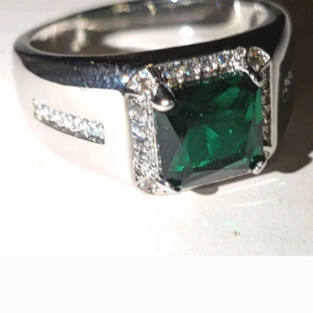 Elegant Silvery and Green Lab Created Diamond Ring Sz 9